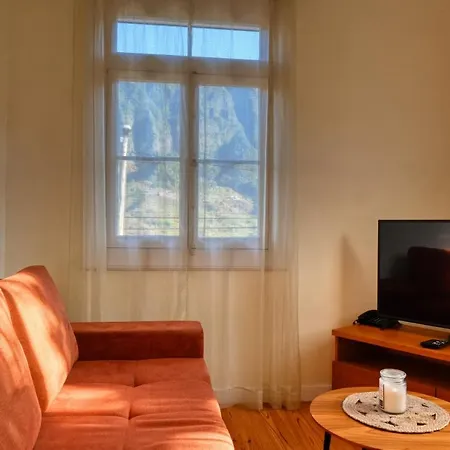 Apartment Casa Do Pinheiro, A In Madeira *