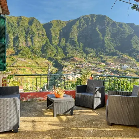 Apartment Casa Do Pinheiro, A In Madeira